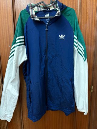 Chaqueta Adidas con capucha
