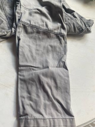 Pantalón vaquero hombre gris