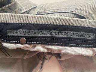 Pantalón vaquero hombre gris