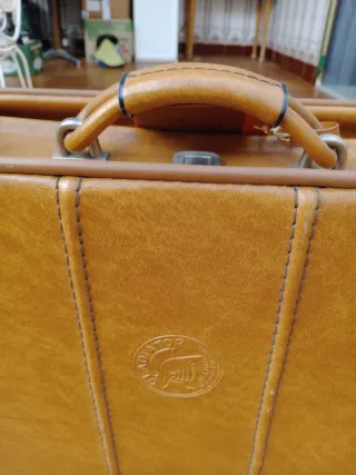 Maleta antigua de cuero marrón Gladiator