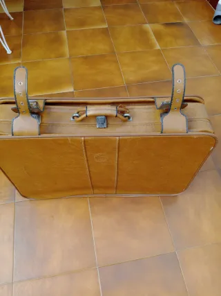 Maleta antigua de cuero marrón Gladiator