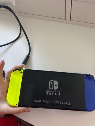 Nintendo Switch Azul y Amarillo