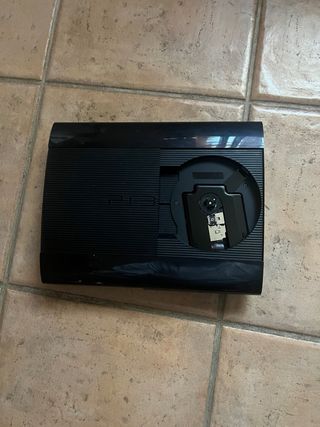 Consola PS3 Negra con 3 Juegos y 2 Mandos