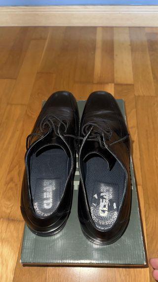 Zapatos de piel de cabra negros talla 42