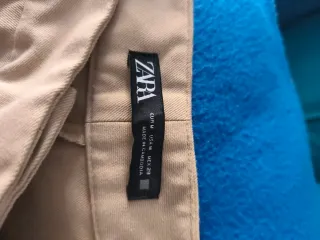 Pantalones anchos Zara beige