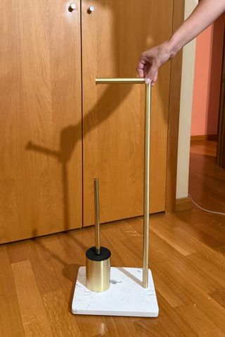 Conjunto casa de banho dourado e mármore