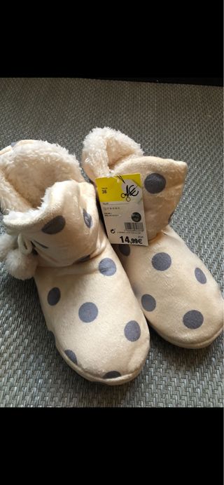 Zapatillas de casa nuevas talla 36 lunares