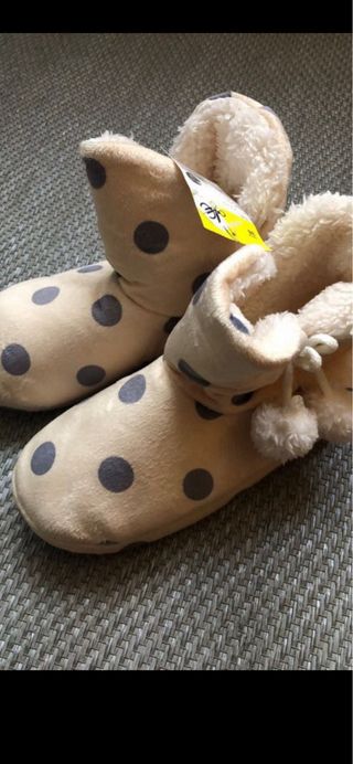 Zapatillas de casa nuevas talla 36 lunares