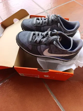 Nike Playeras Grises y Blancas