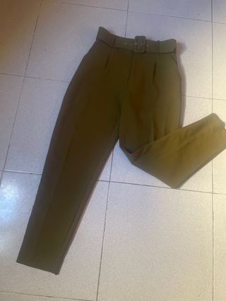 Pantalones verdes mujer con cinturón