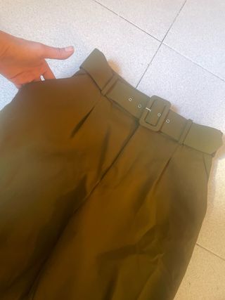 Pantalones verdes mujer con cinturón