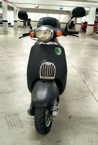 Daelim Scooter Negra