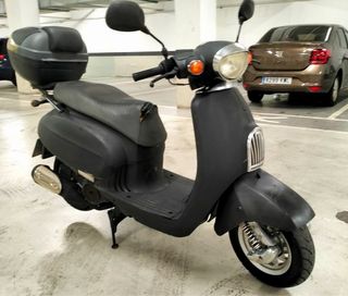 Daelim Scooter Negra