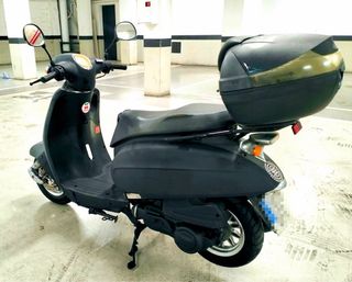 Daelim Scooter Negra