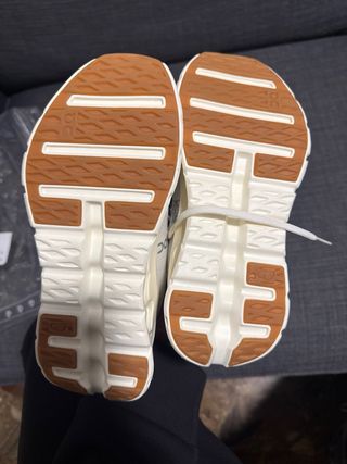 On Cloud Loewe Talla 36.5 Beige/Blanco