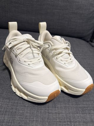 On Cloud Loewe Talla 36.5 Beige/Blanco