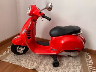 Vespa Roja Niña