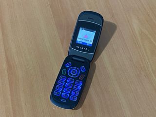 Teléfono Alcatel OT-223