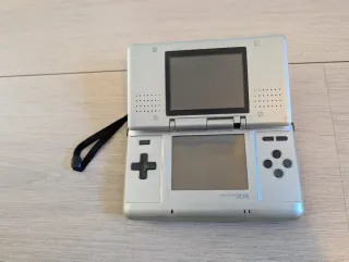 Consola Nintendo DS Plata