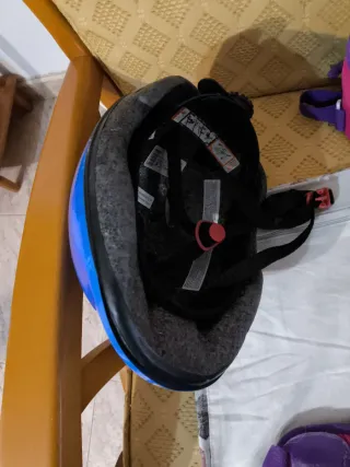 Casco y protecciones infantiles