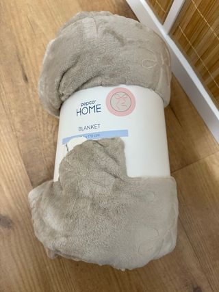 Manta beige suave Pepco Home