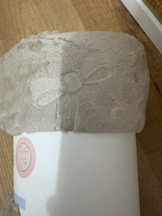 Manta beige suave Pepco Home