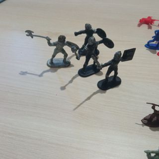 Pack Soldati Plastica Collezione Guerrieri