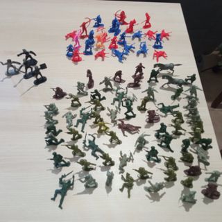 Pack Soldati Plastica Collezione Guerrieri