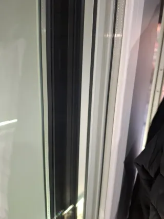 Balconera aluminio blanca imitación madera