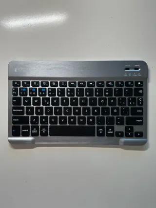 Tastiera wireless e cuffie Bluetooth