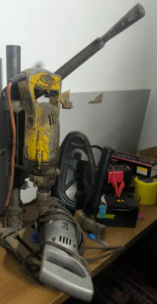 Dos Taladros y soporte antiguo