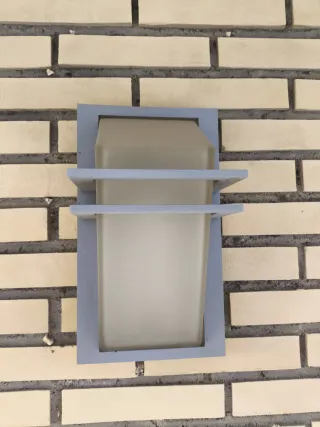 2 Apliques terraza exterior gris,incluye bombilla