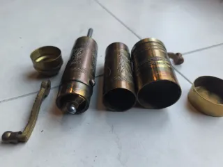 2 macinini in metallo vintage da caffè/erbe