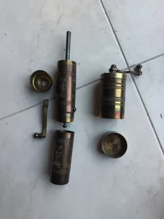 2 macinini in metallo vintage da caffè/erbe