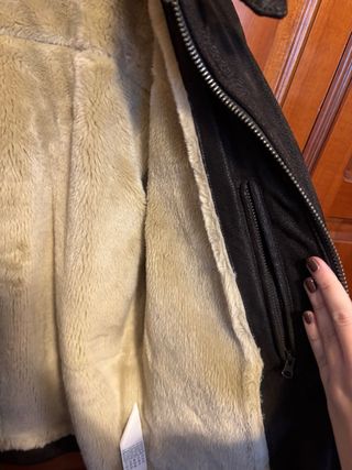Chaqueta de piel con borreguito de Cortefiel