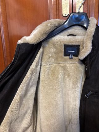 Chaqueta de piel con borreguito de Cortefiel