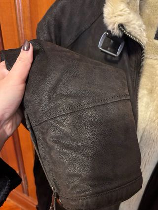 Chaqueta de piel con borreguito de Cortefiel