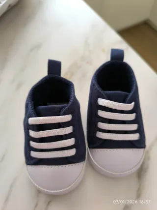 Zapatos de bebé casi nuevos