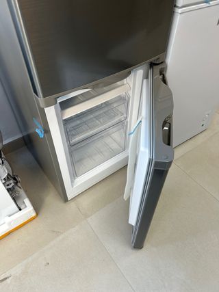 Frigorífico Inox 173L 152x45cm Clase E