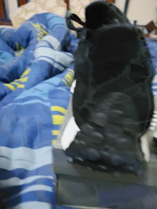 Tênis New Balance 327 Preto e Branco Novo