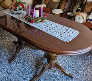 Mesa de comedor ovalada de madera