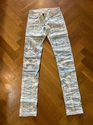 Pantalones vaqueros estampados