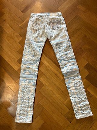 Pantalones vaqueros estampados
