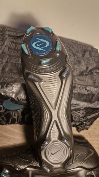 Zapatillas Nike Fútbol Negras y Turquesa Nuevas