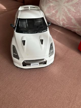 Coche teledirigido Nissan Blanco