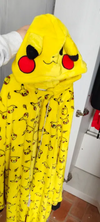 Pijama entero Pikachu talla 12-13 años
