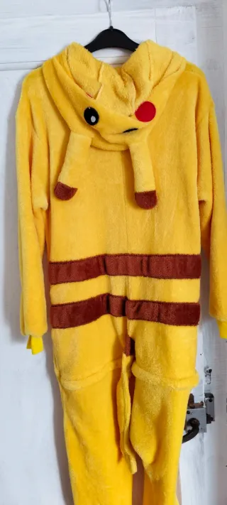 Pijama entero Pikachu talla 12-13 años