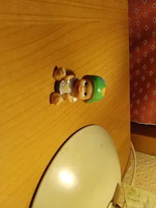 Muñeco bebé pelón con casco