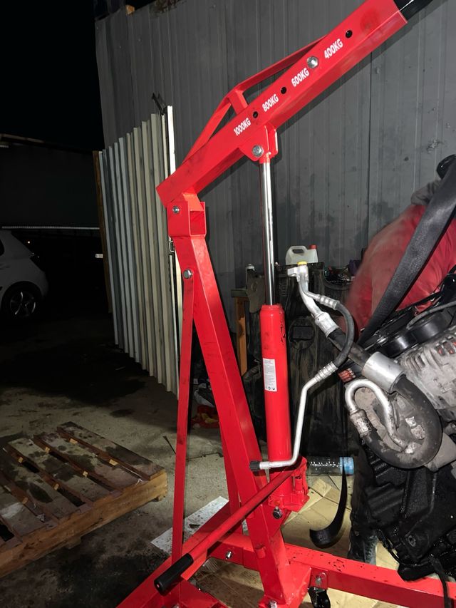 Pluma de motor 1T **ALQUILER**