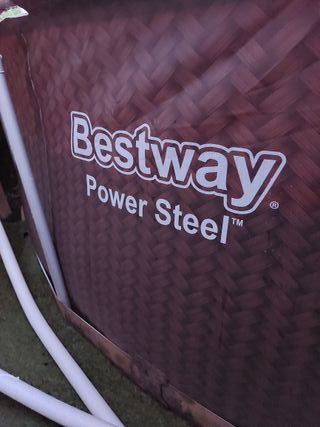 Se vende piscina desmontable redonda.